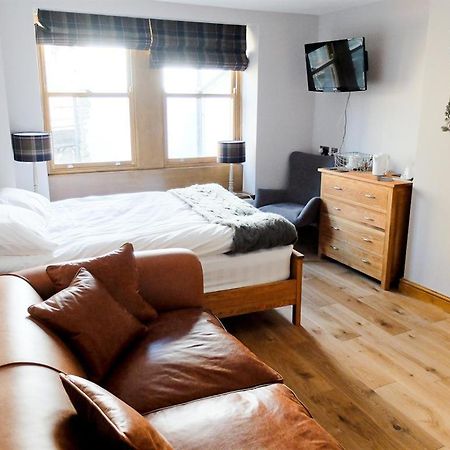 Rooms At The Nook Холмфирт Екстериор снимка